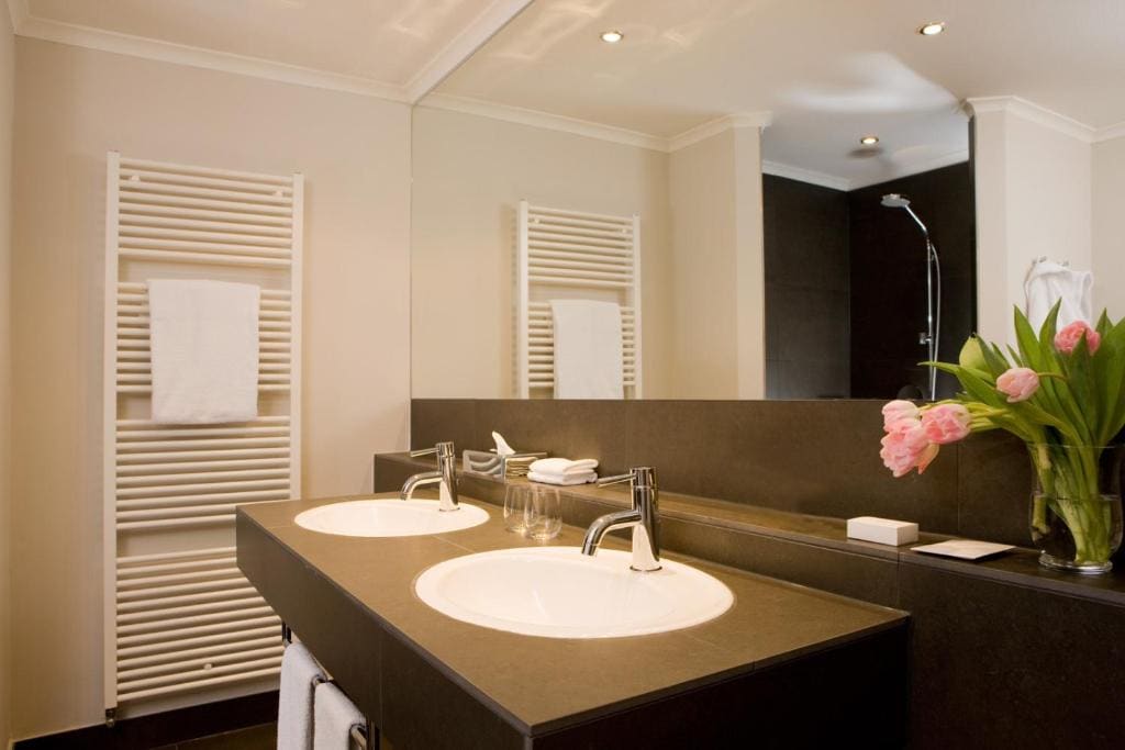Executive Suite with Balcony room - Image 2