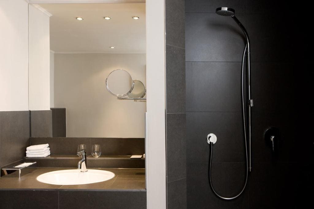 Premium Double Room with Balcony room - Image 3