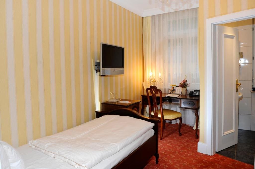 Superior Single Room room - Image 3