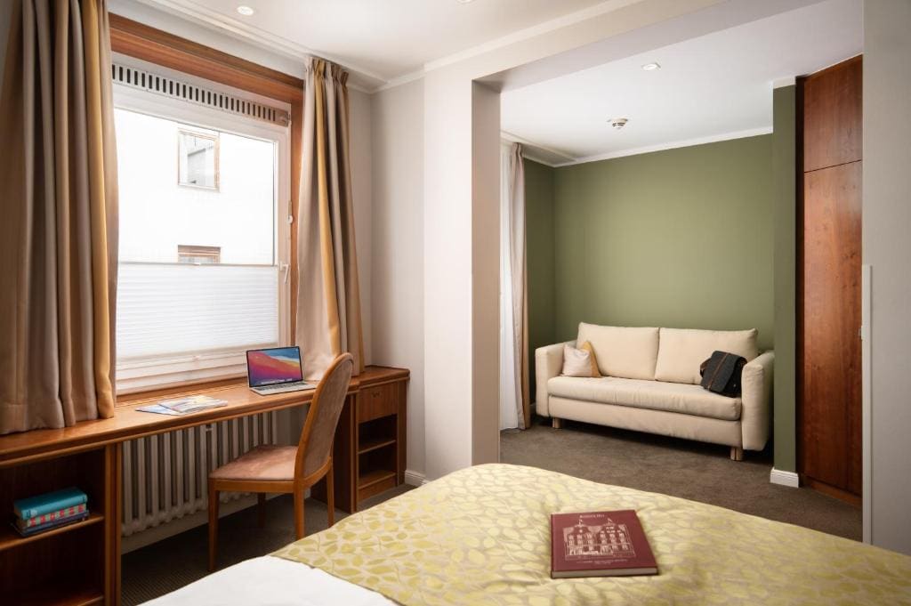 Family Room room - Image 2