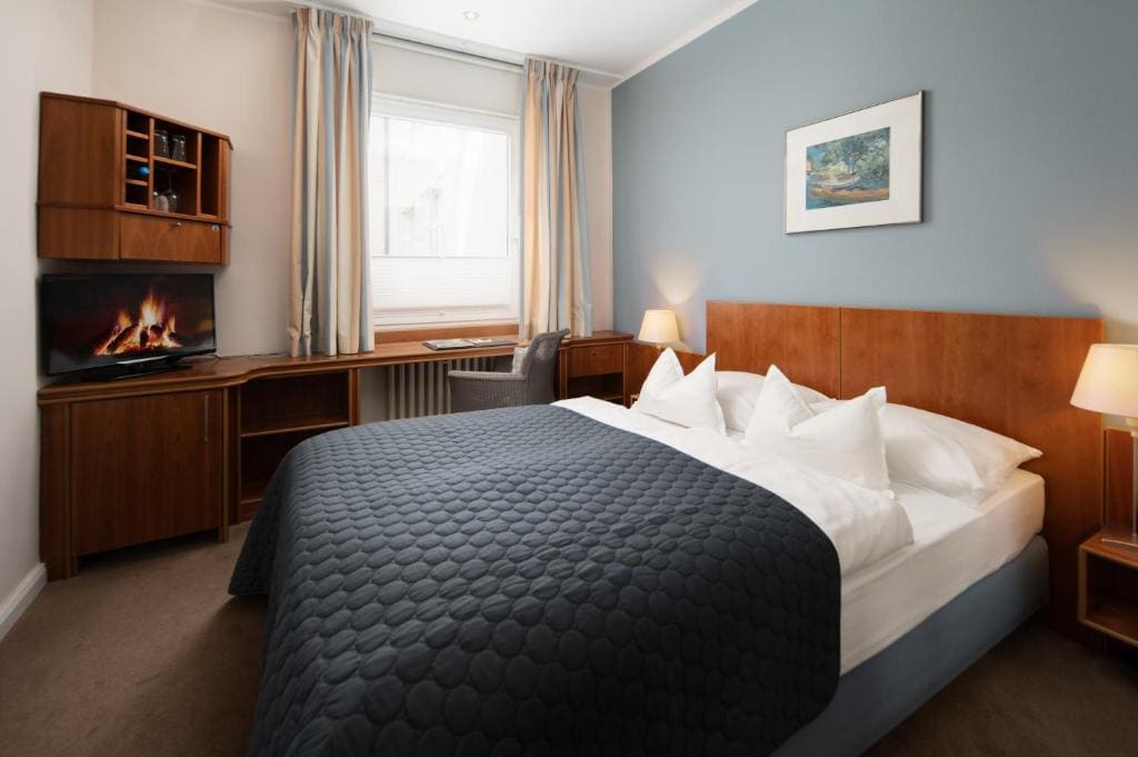 Small Double Room room - Image 3