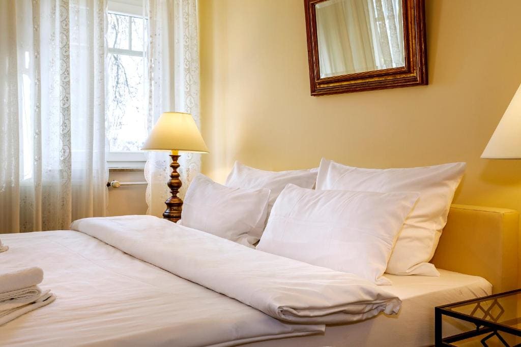 Double Room with Garden View room - Image 3