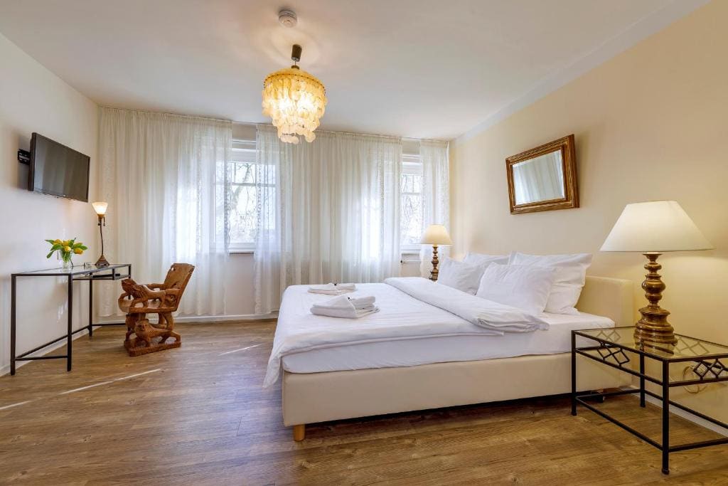 Double Room with Garden View room - Image 2