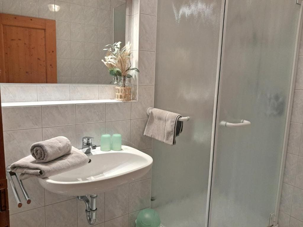 Double Room with Private Bathroom room - Image 1