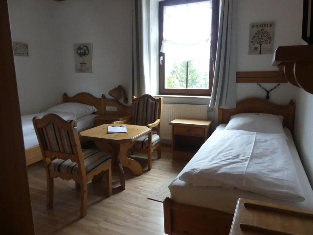 Standard Twin Room room - Image 2