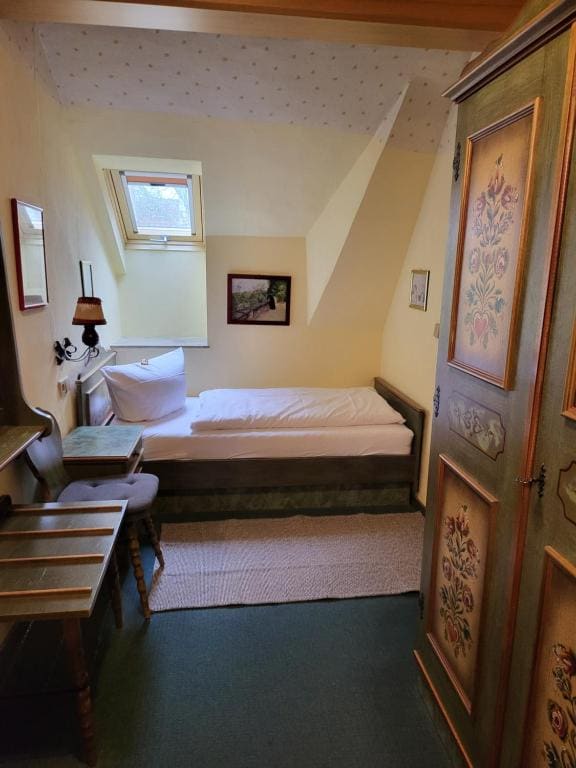 Traditional Family Room room - Image 1