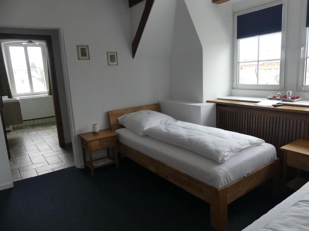 Superior Twin Room room - Image 2