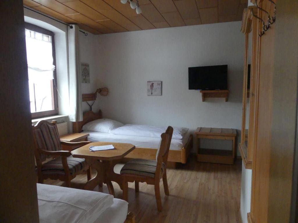 Standard Twin Room room - Image 1