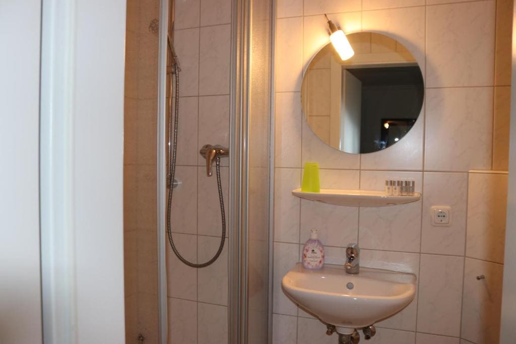 Double Room with Garden View room - Image 2