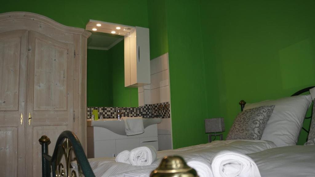 Large Double Room room - Image 3