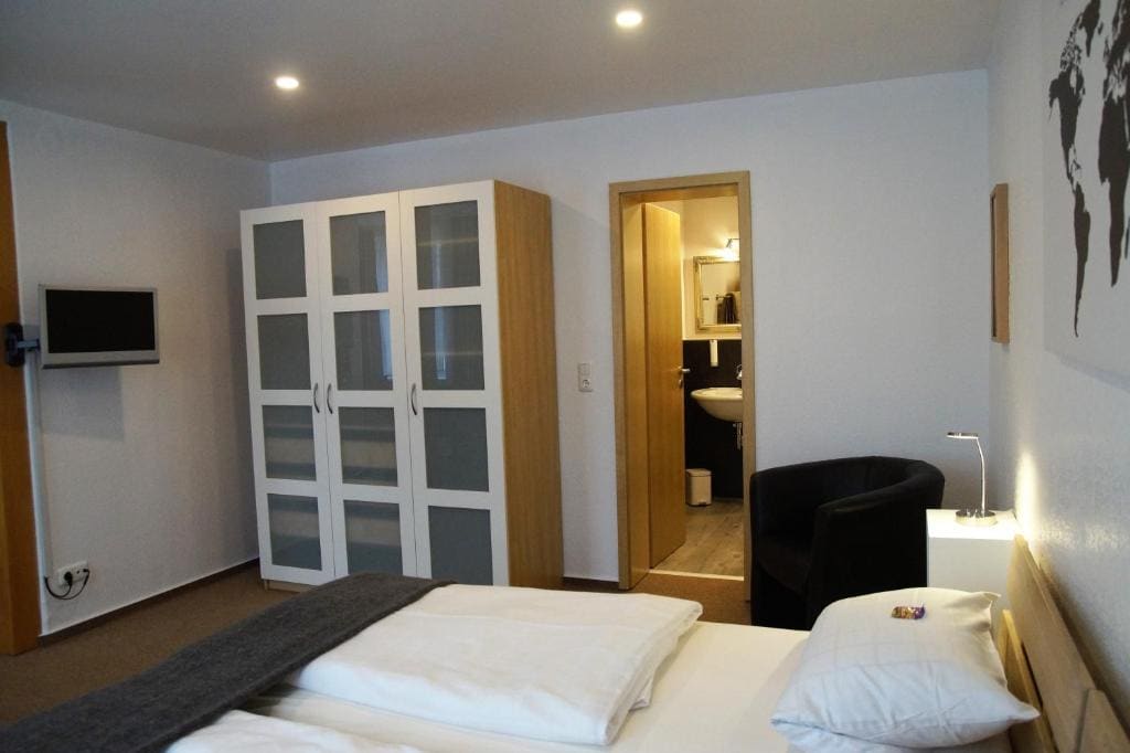 Budget Double Room room - Image 2