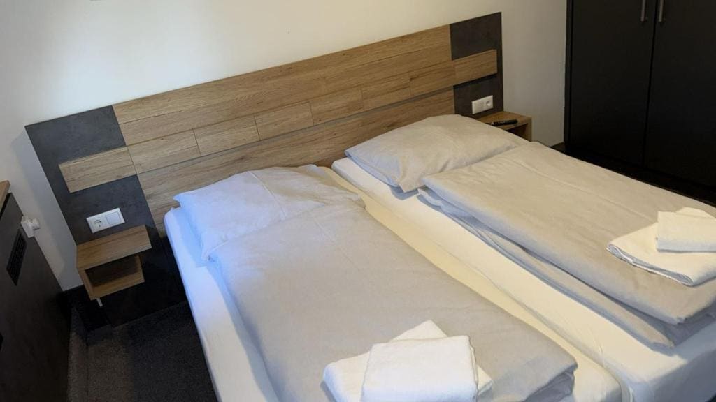 Double Room with Private Bathroom room - Image 3