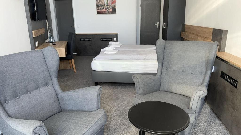 Double Room with Private Bathroom room - Image 2