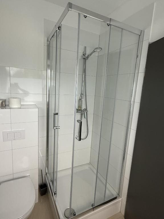 Family Room with Private Bathroom room - Image 3