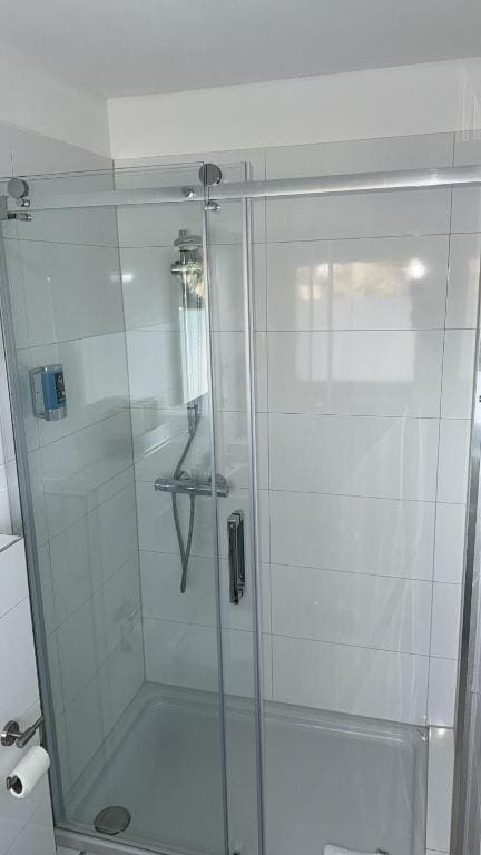 Twin Room with Private Bathroom room - Image 3