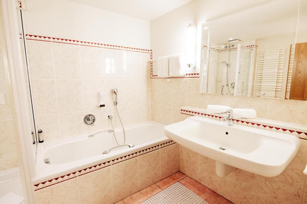 Suite with Balcony room - Image 2