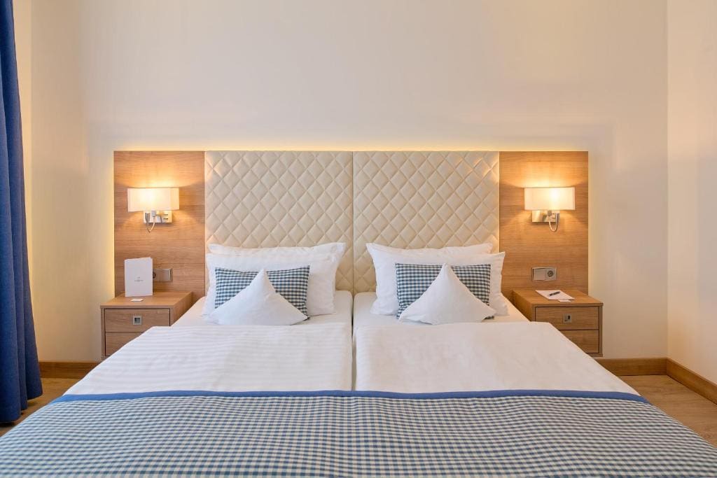Suite with Balcony and Side View of the Sea room - Image 1