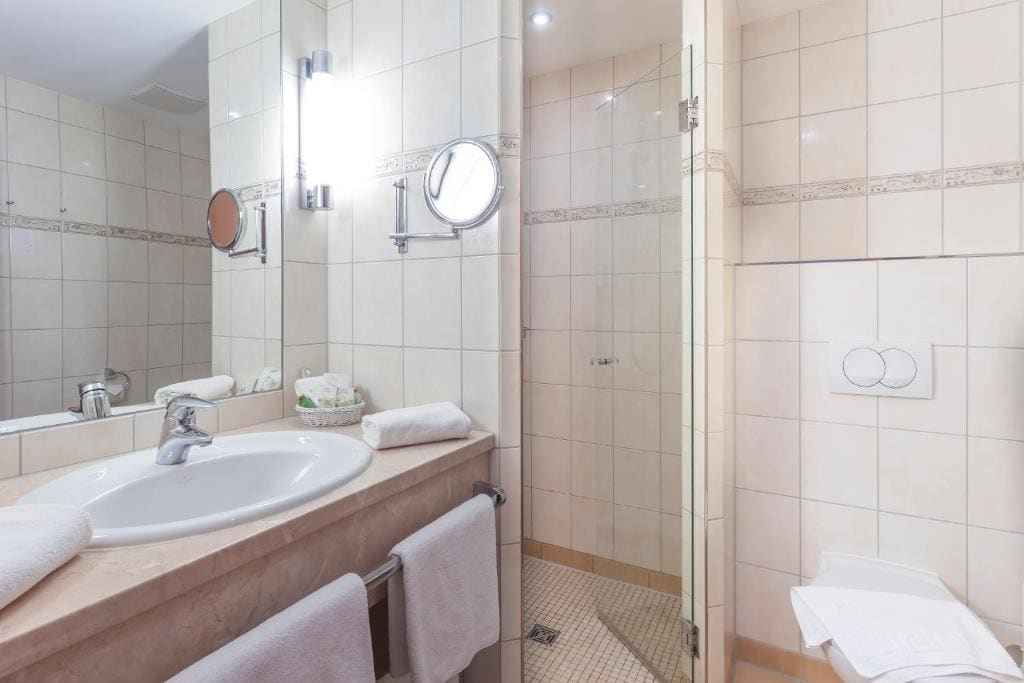 Double Room with Balcony - No Sea View room - Image 2