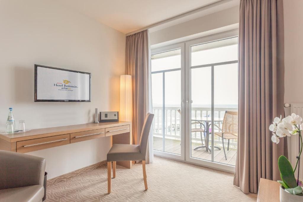 Superior Suite with Sea View room - Image 1