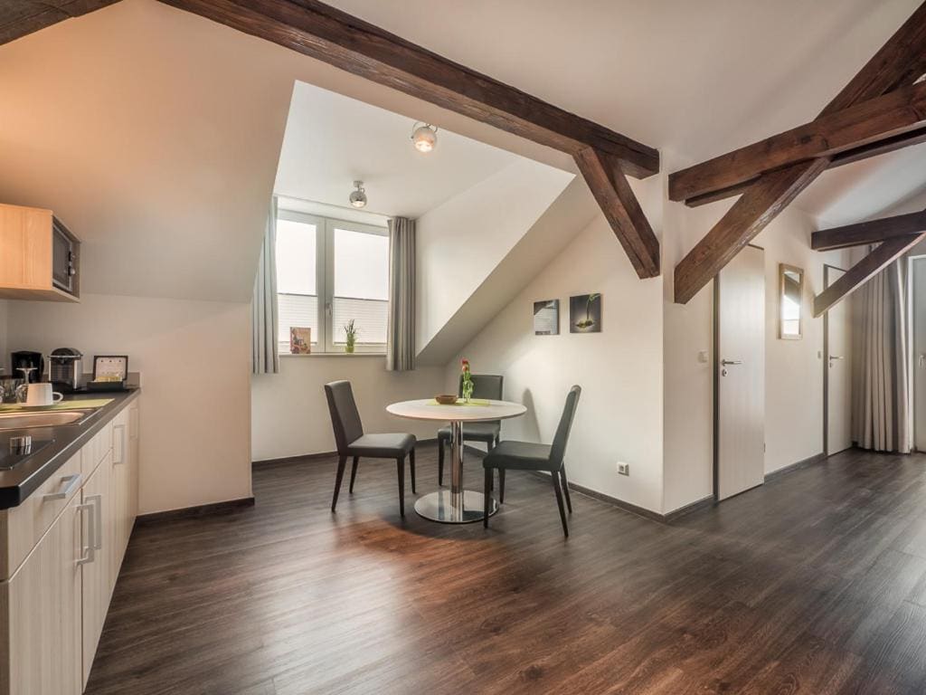 Studio with Balcony room - Image 3