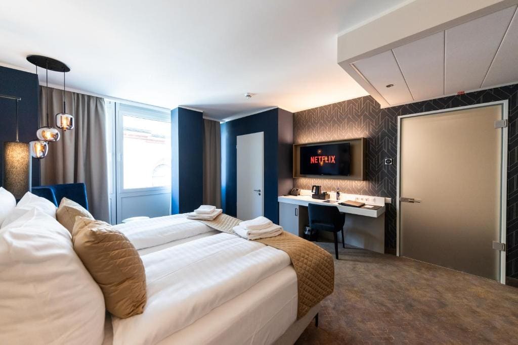 Large Double Room with City View room - Image 1