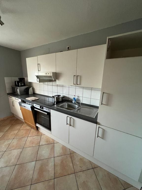 Four-Bedroom House room - Image 1