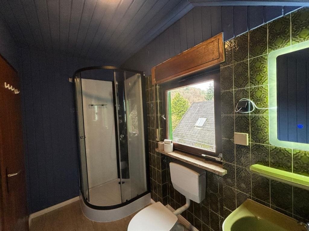 Three-Bedroom Apartment with Balcony room - Image 2