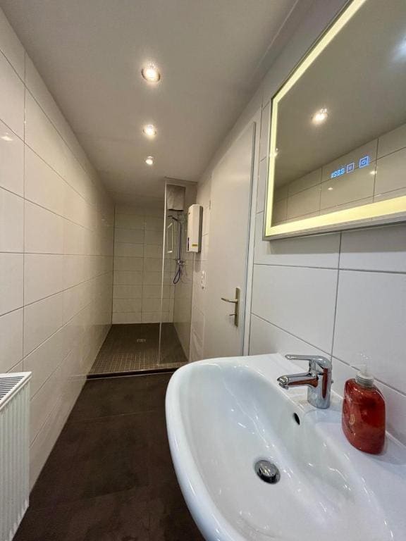 Two-Bedroom Apartment with Balcony - Annex room - Image 2