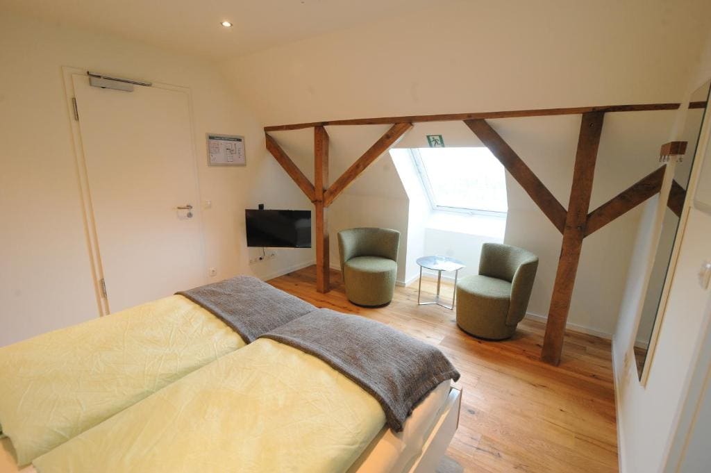 Small Double Room room - Image 2