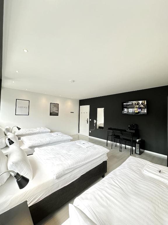 Quadruple Room with Shared Bathroom room - Image 3