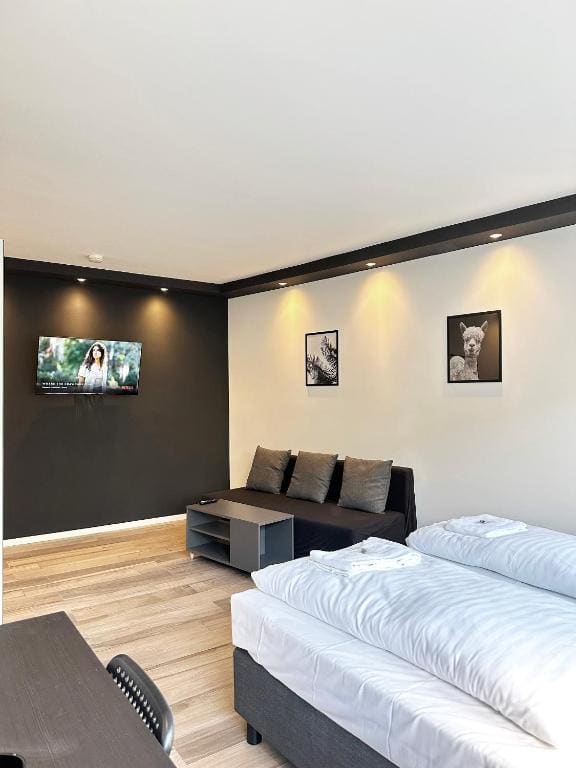 Standard Triple Room with Shared Bathroom room - Image 3