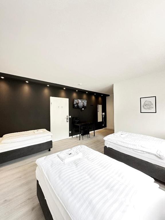 Triple Room with Shared Bathroom room - Image 3