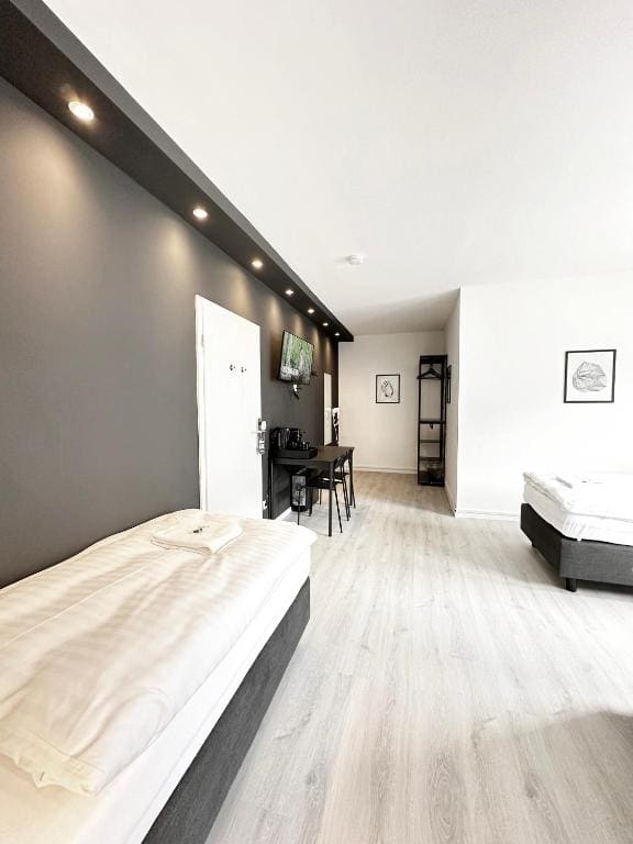 Triple Room with Shared Bathroom room - Image 2
