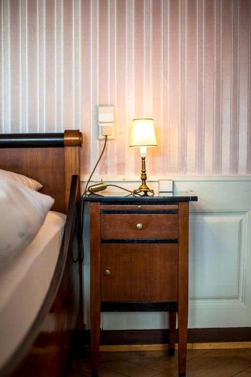 Deluxe Double Room with Bath room - Image 2