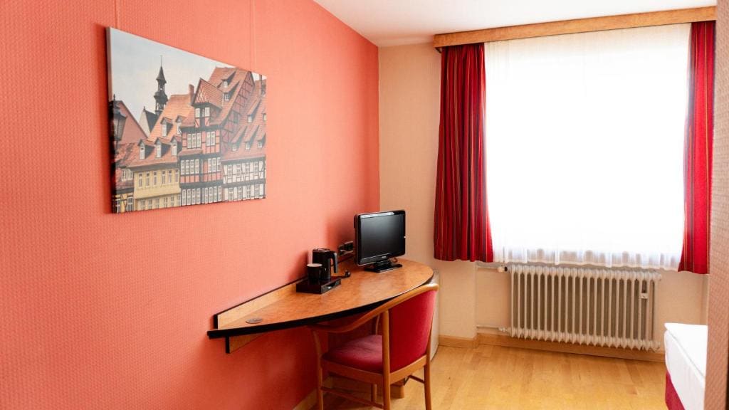 Small Single Room room - Image 2