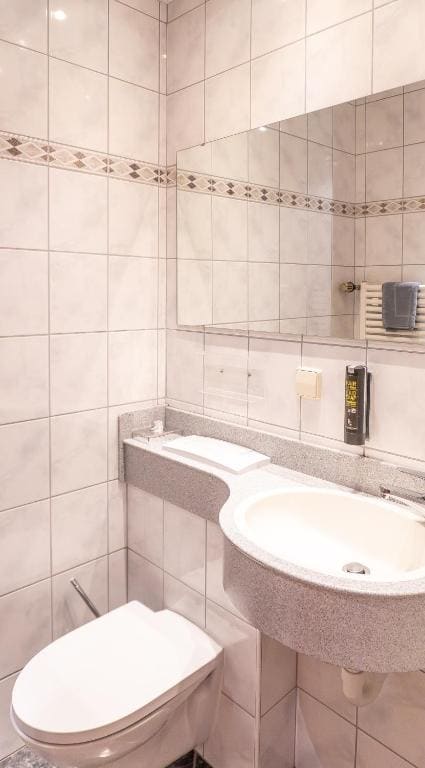 Small Single Room room - Image 3