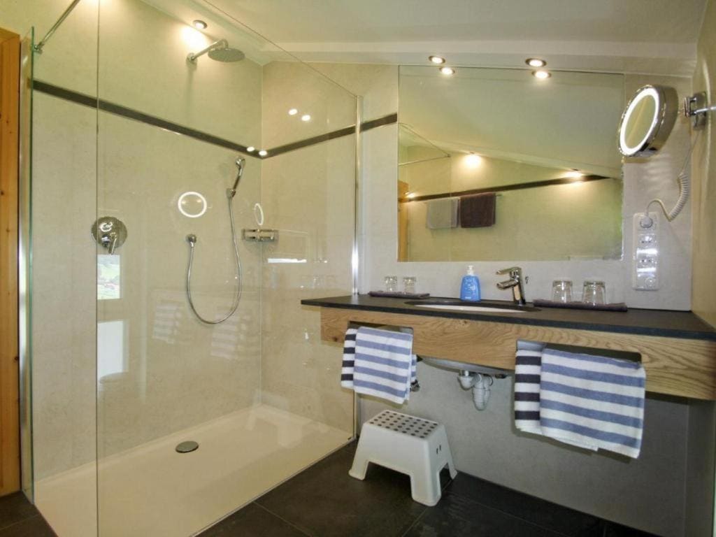 Three-Bedroom Apartment room - Image 1