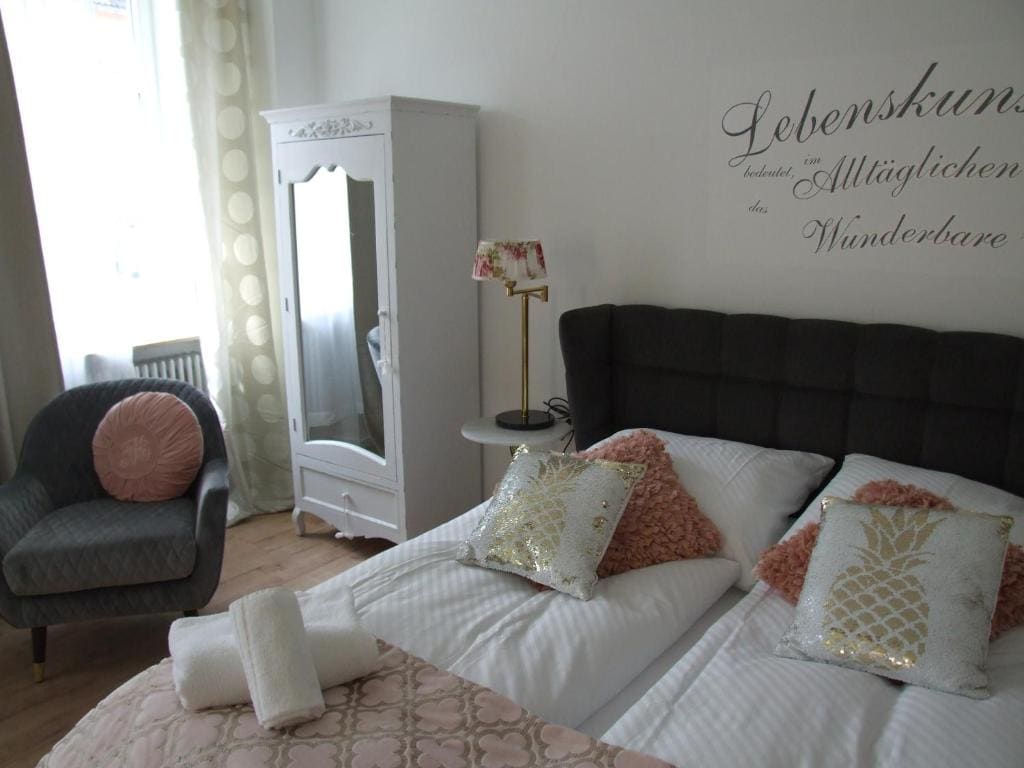 Family Room room - Image 3