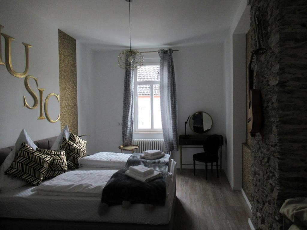 Large Double Room room - Image 3