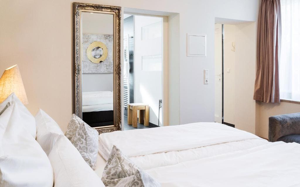 Standard Double Room room - Image 3