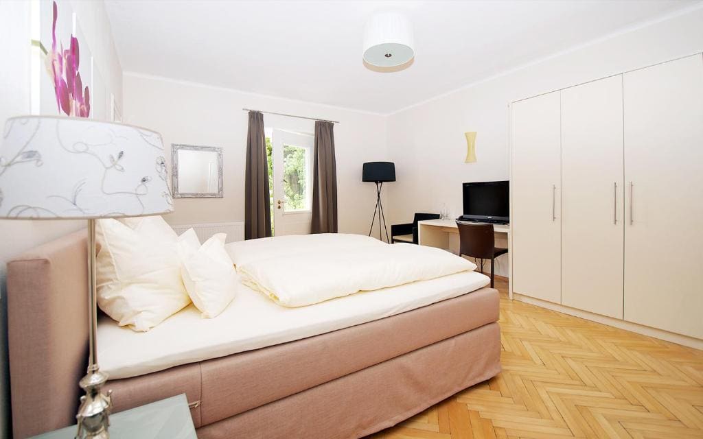Deluxe Double Room with Balcony room - Image 3