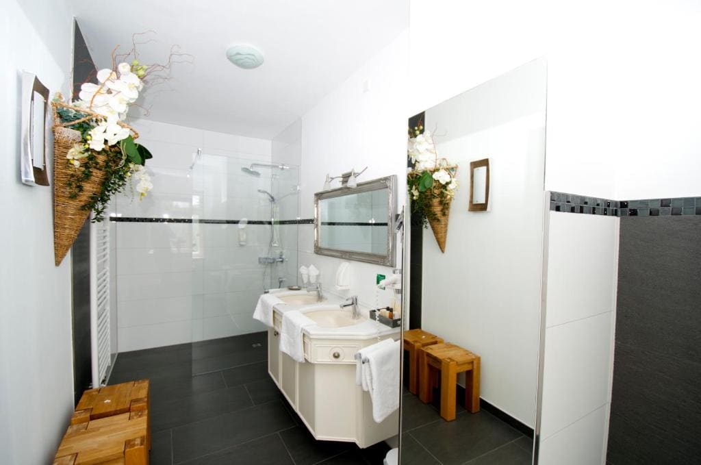 Deluxe Double Room with Balcony room - Image 2