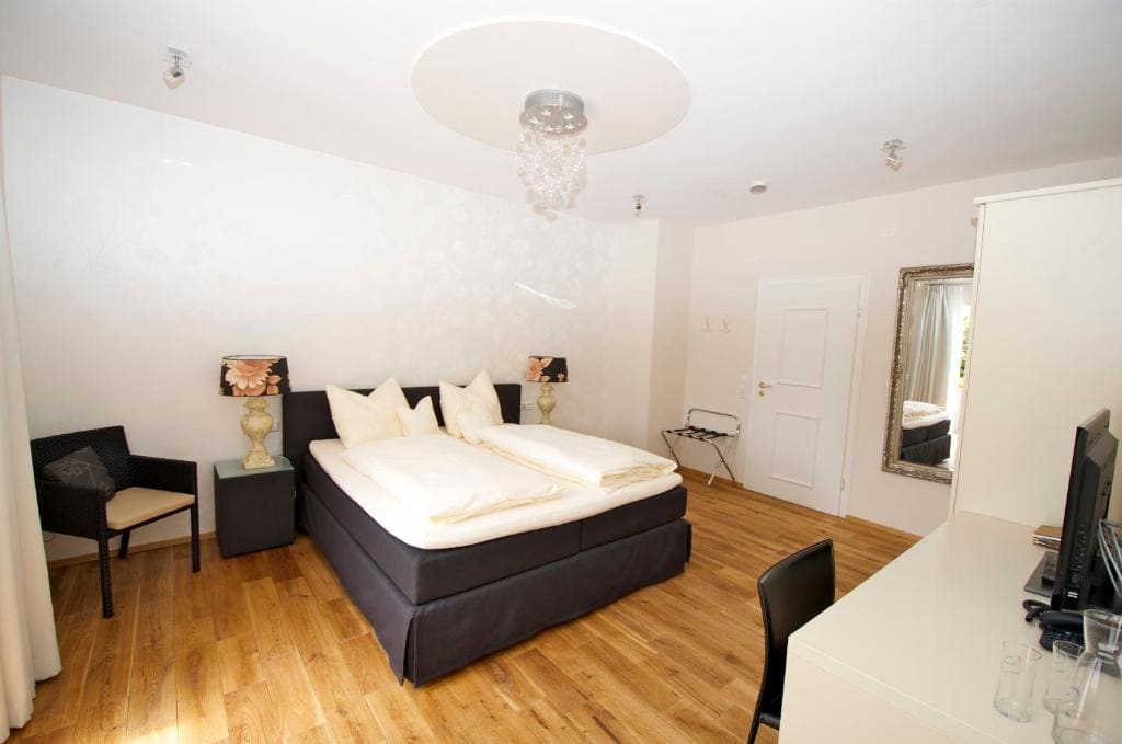 Classic Double Room room - Image 2