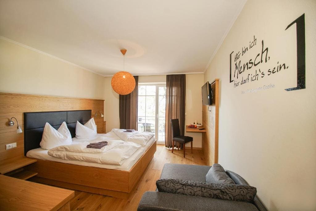 Double Room with Balcony (3 Adults) room - Image 2