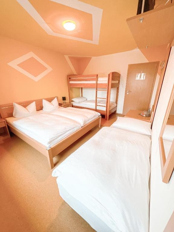Family Room room - Image 1