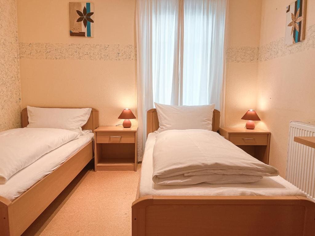 Small Twin Room room - Image 2