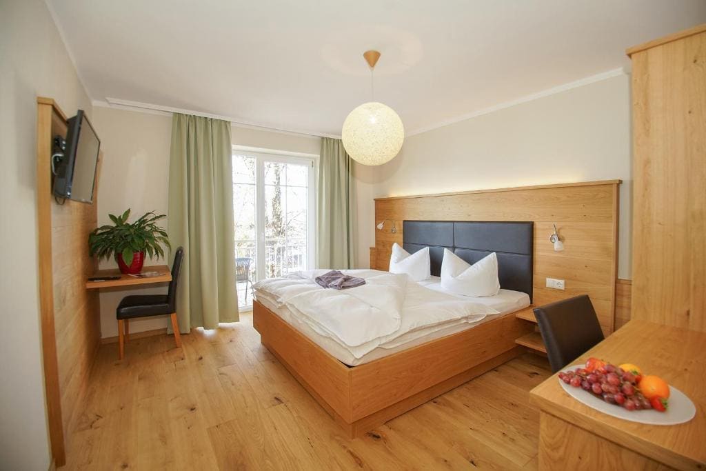 Double Room with Balcony (3 Adults) room - Image 1