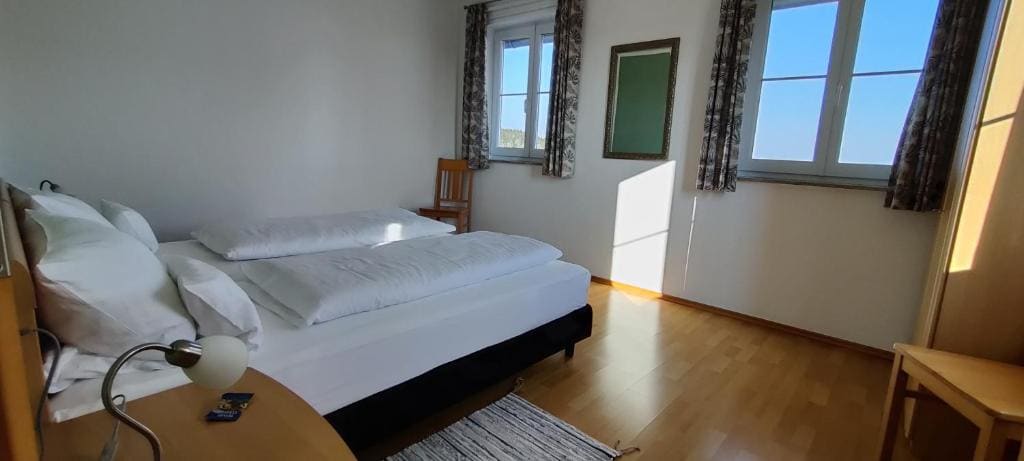 Apartment room - Image 2