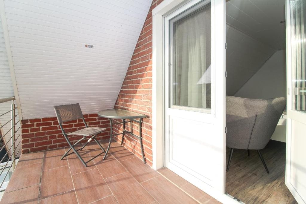Double Room with Balcony room - Image 3