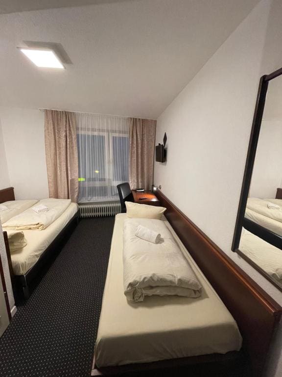 Triple Room with Bathroom room - Image 2